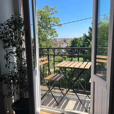 De Tom Apartment